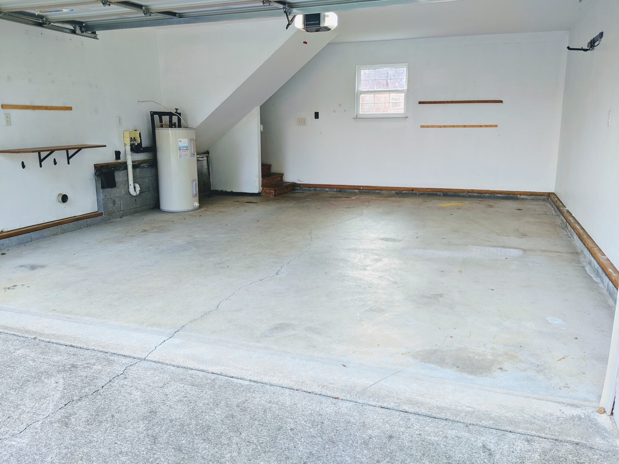 2 Car Garage - 506 Johnstown Dr