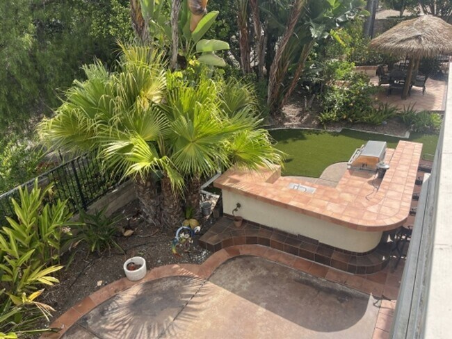 Building Photo - Stunning 4 bedroom Home with a Pool locate...