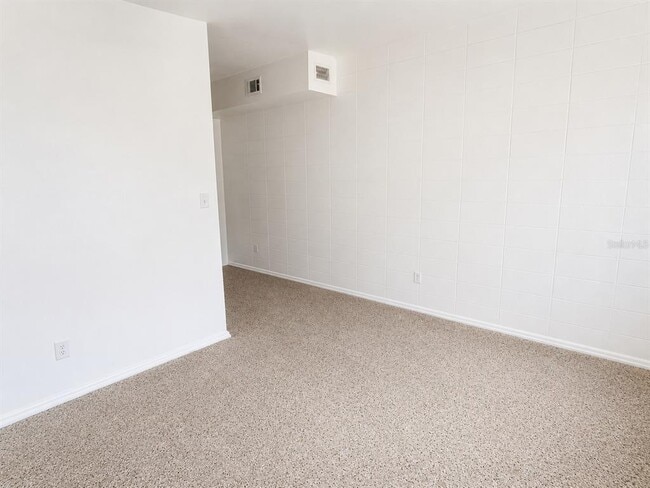 Building Photo - 1607 Dauphin Ln