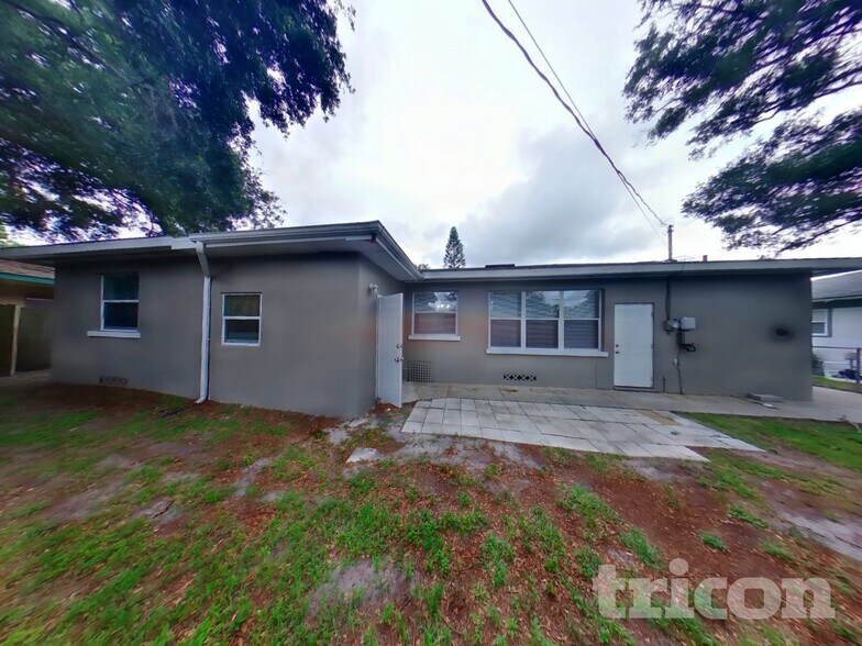 Building Photo - 1576 Bonair St