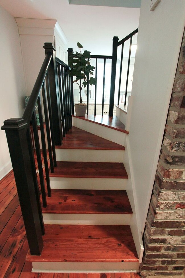 Building Photo - Available 3/1. Beautiful 3 BR/2BA available in Elliottborough! Landscaping included!