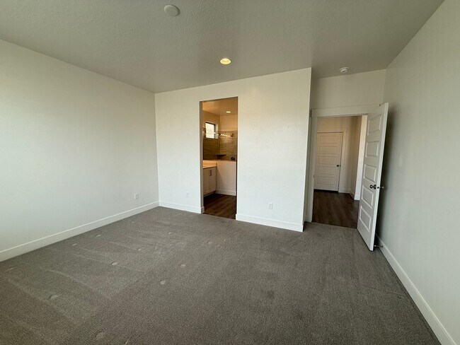 Building Photo - 2313 E Luciano Ln