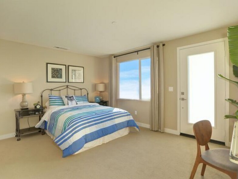 First Floor small suite - 2581 Arvia St. #13