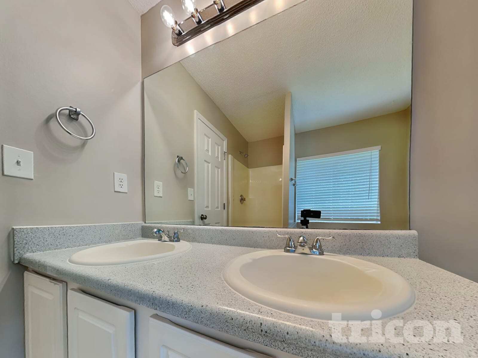Building Photo - 4050 Monarch Dr