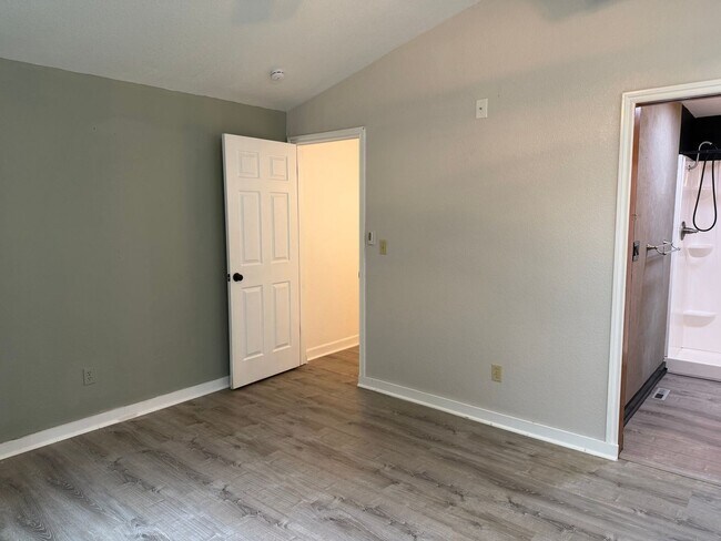 Building Photo - Lovely Single Level Rambler with Custom Finishes and Pet Friendly!