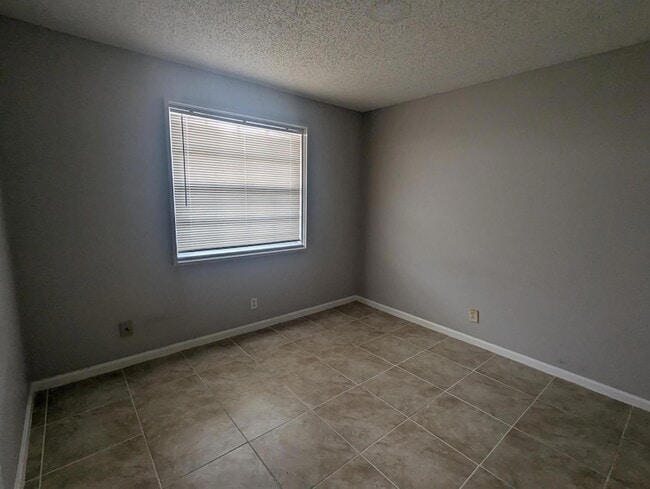 Building Photo - 4659 Oak Terrace Dr