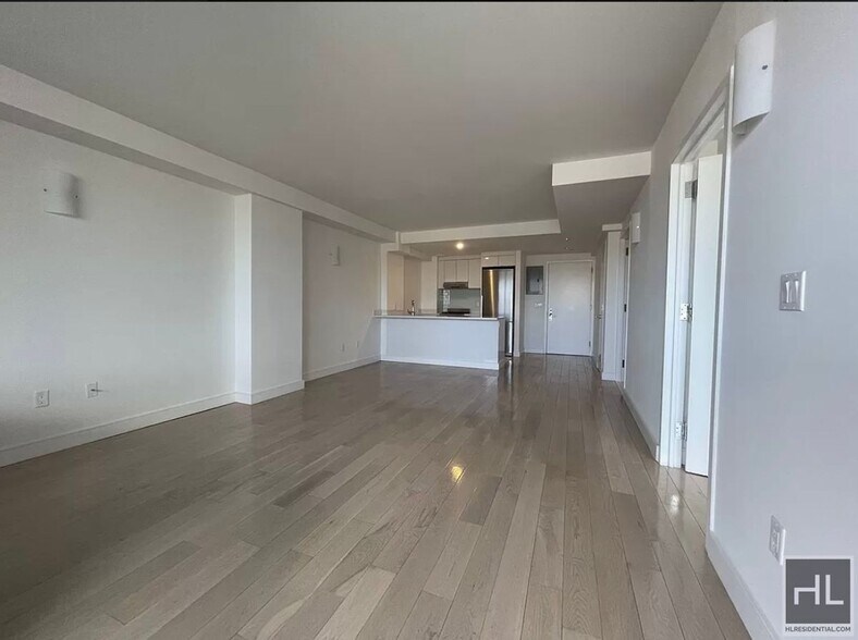 Building Photo - Gorgeous Rent Stabilized 1 bed spanning 700 sq feet - Heat, HW & Cooking gas included, DW Private...