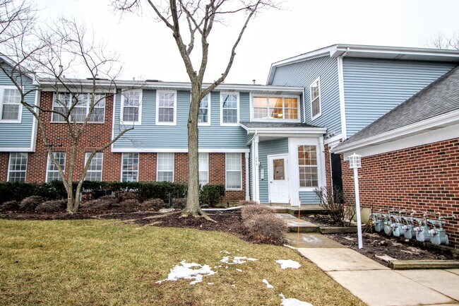 Building Photo - 249 Lynn Dr