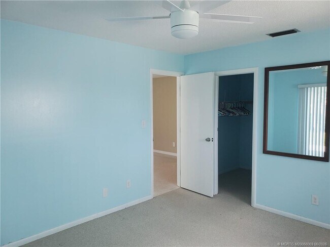 Building Photo - 3331 NE Skyline Dr