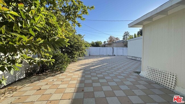 Building Photo - 7516 Oakdale Ave