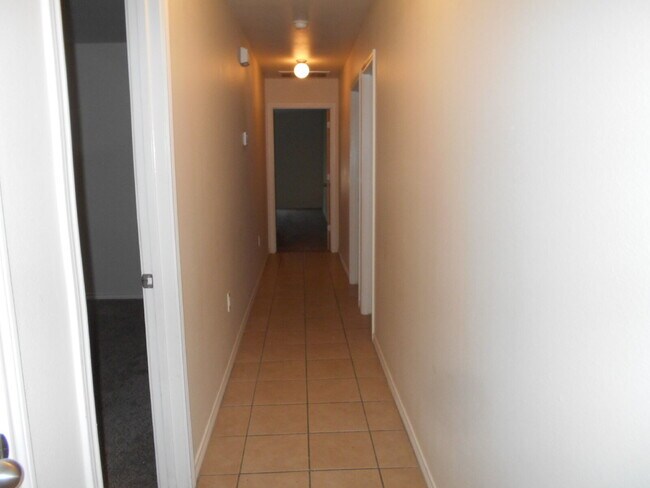 Building Photo - Pre-Leasing for Summer/Fall 2026