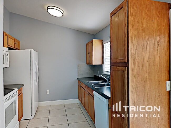 Building Photo - 871 Jarnac Dr