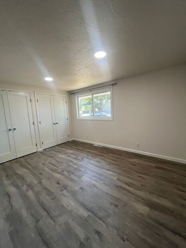 Building Photo - Completely remolded 3-Bedroom 2-Bathroom h...