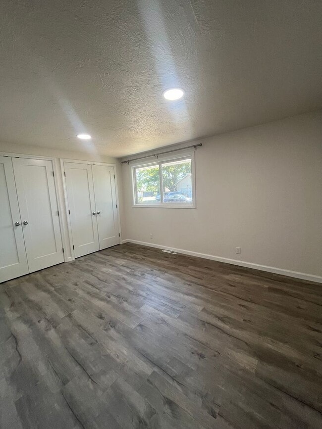 Building Photo - Virtually brand-new home in Eugene!!