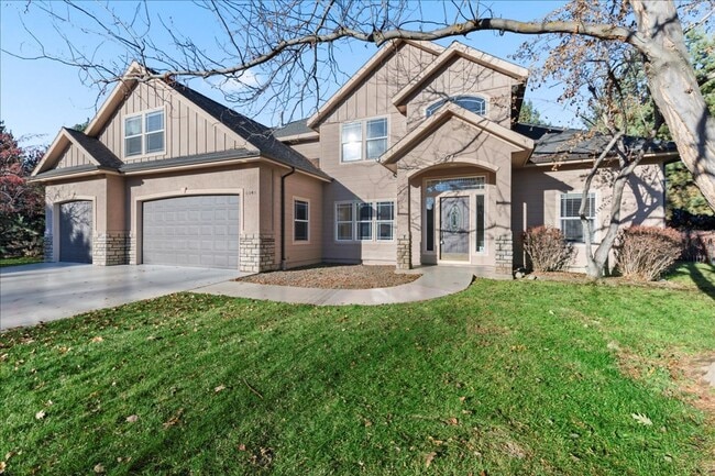 Building Photo - Quiet, Convenient, and Spacious 5 Bedroom 4 Bathroom Home