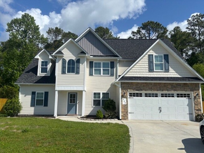 Primary Photo - Beautiful 3 bedroom, 2.5 bath home with Bo...