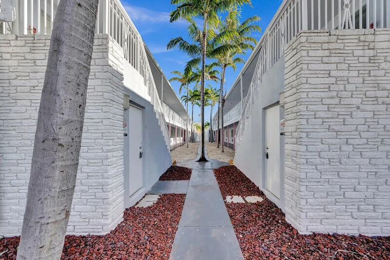 Building Photo - 7445 Harding Ave