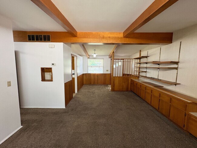 Building Photo - Spacious 3-Bedroom 1-Bath First-Floor Unit...