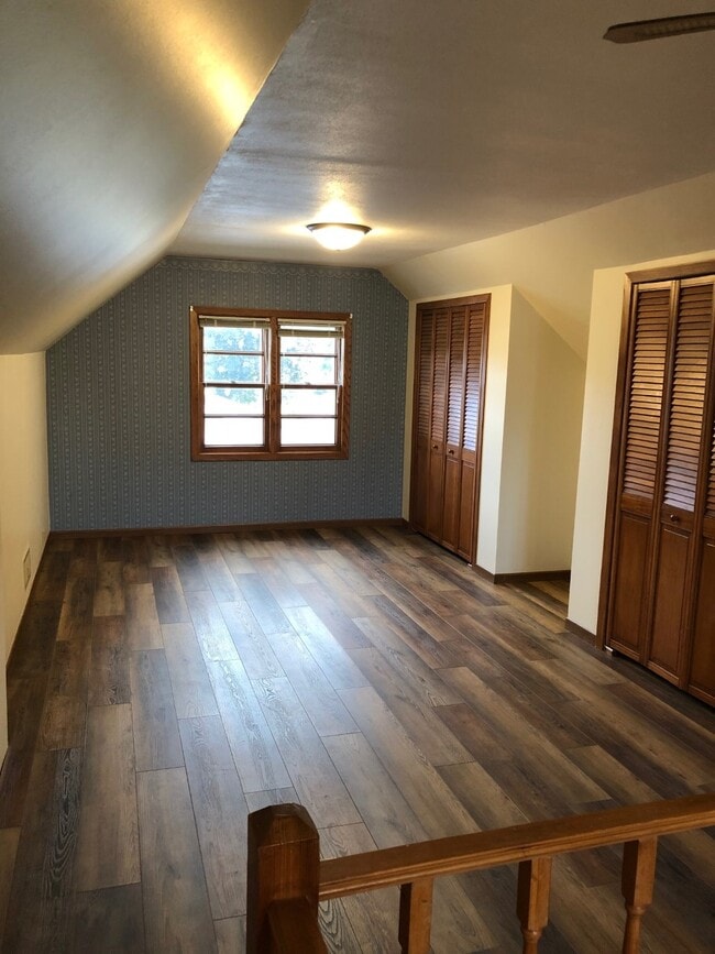 Building Photo - 215 N Pine St