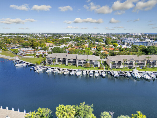 Building Photo - 210 Captains Walk