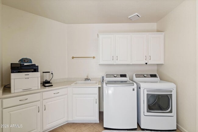 Building Photo - 20802 N Grayhawk Dr