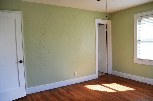 Building Photo - 3904 Fountain Ter