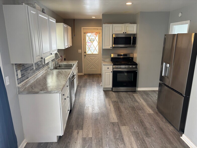 Building Photo - 1931 Morris Ave NE