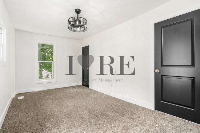 Building Photo - 966 Wilson Ave