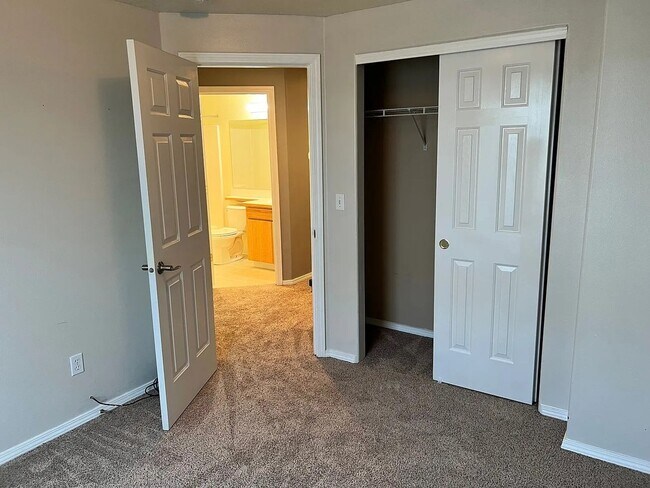 Building Photo - 8225 Sweetbrier Loop SE