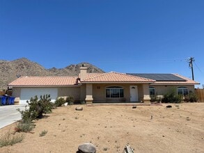 Building Photo - Bright Single-Story 4BR in Apple Valley — ...