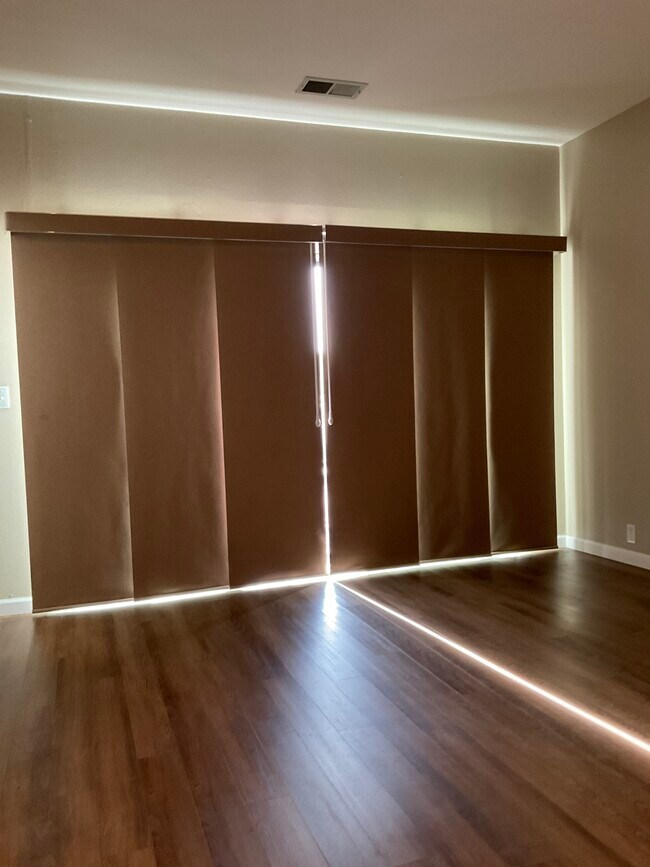 Building Photo - 200 Michaels Ranch Dr