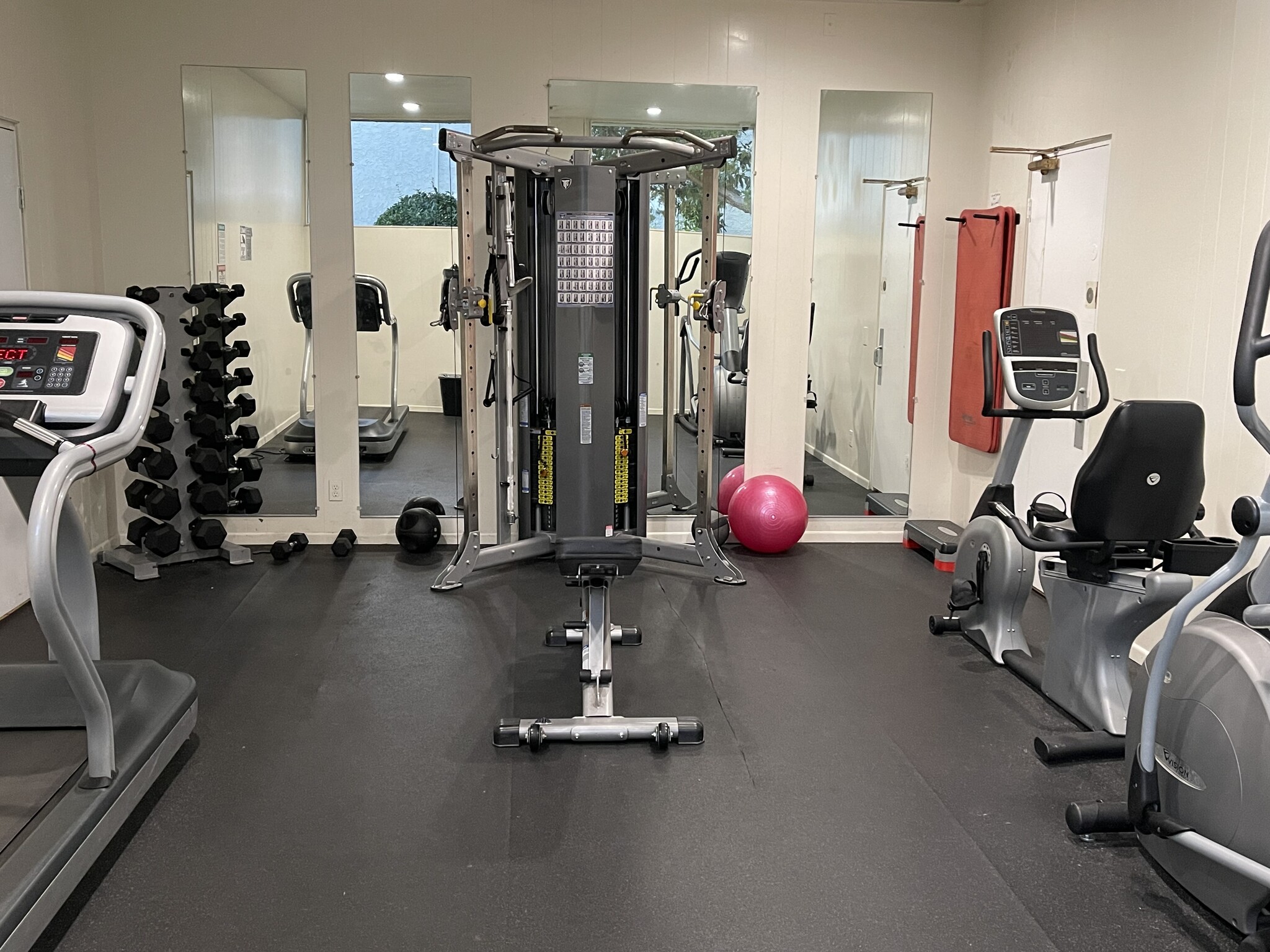 Community Gym - 4728 Park Granada