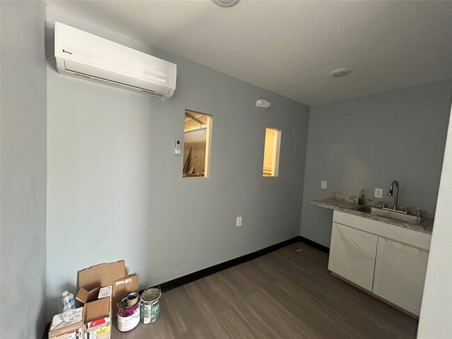 Building Photo - 6936 Lozier St