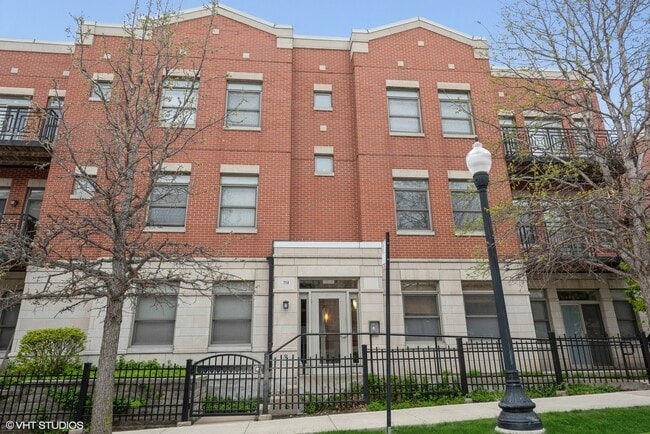 Primary Photo - 758 W 15th St