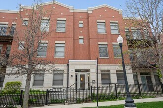 Building Photo - 758 W 15th St
