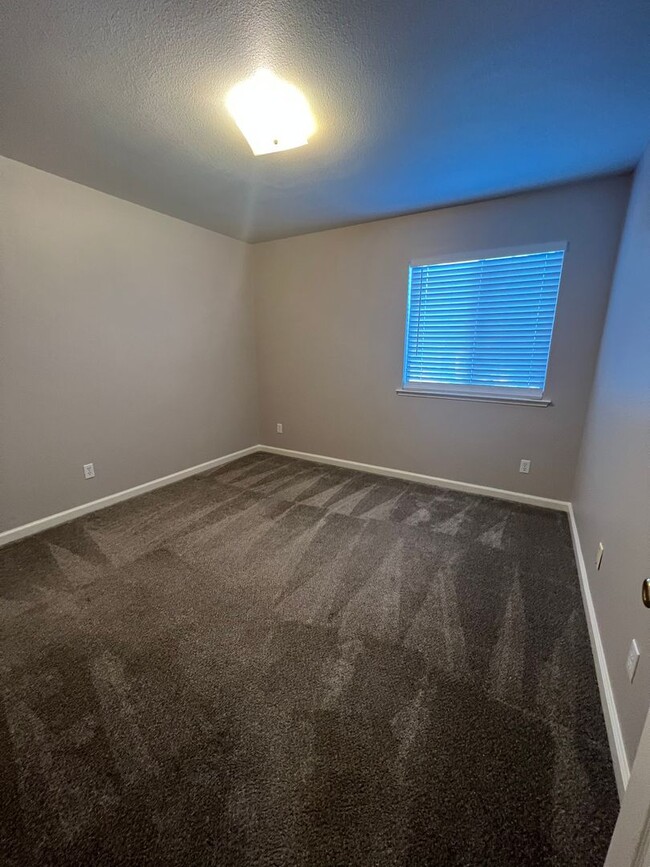 Building Photo - This home is for you! Newly remodeled