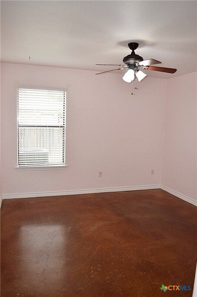 Building Photo - 5900 Boxelder Trail