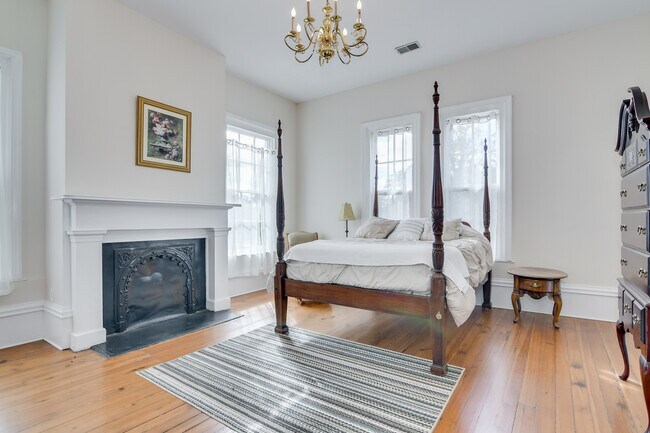 Building Photo - 629 Greene St