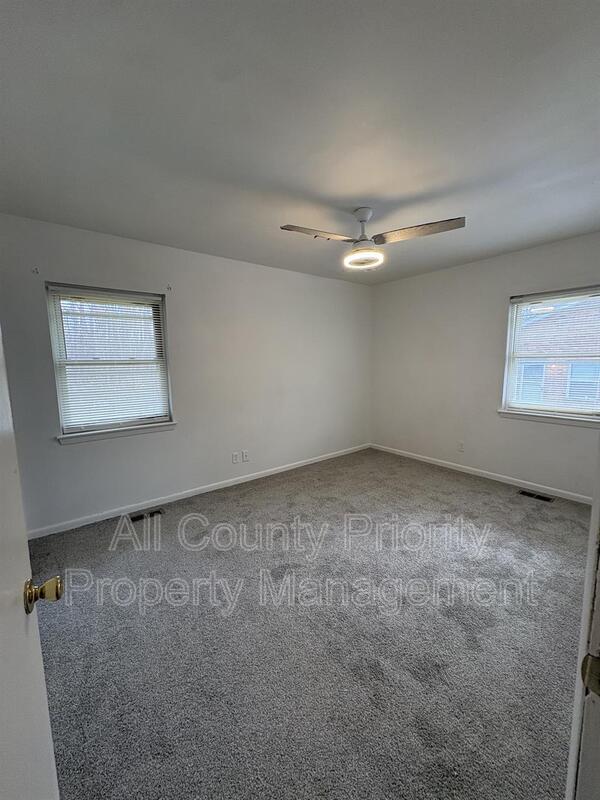 Building Photo - 1015 Da Vinci St