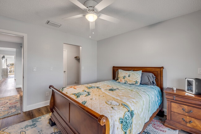 Building Photo - 129 Lagoon Ct