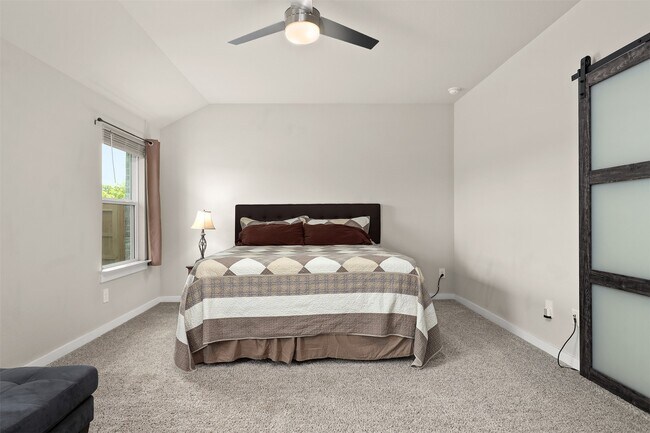 Building Photo - 2612 Golden Palms Ln