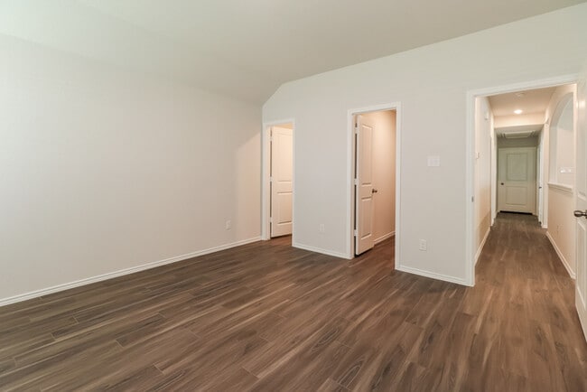 Building Photo - 2433 Carp Dr