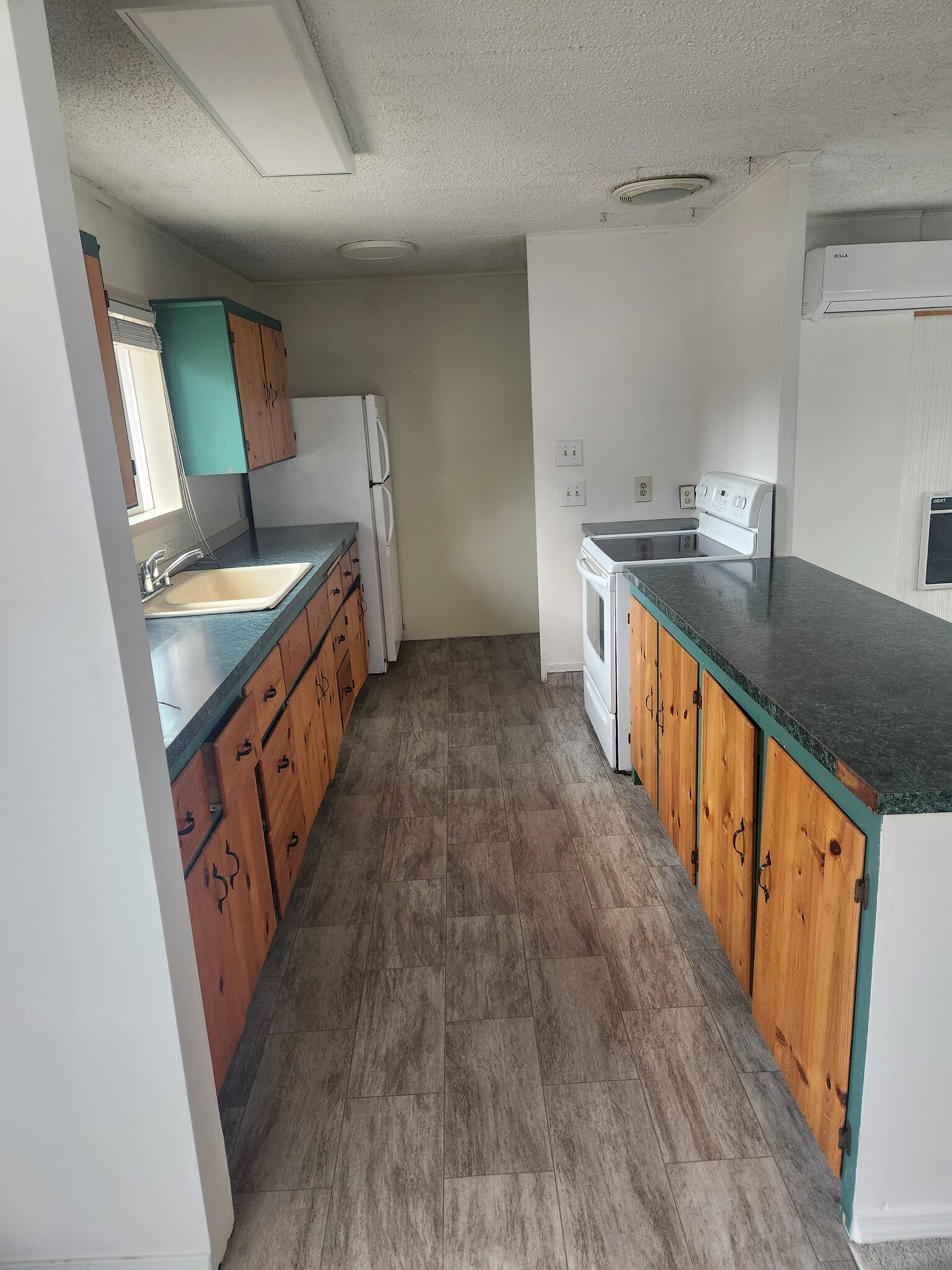 Building Photo - 15732 E Shore Dr