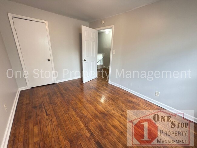 Building Photo - Beautiful 2 Bedroom 1.5 Bathroom in Kansas...