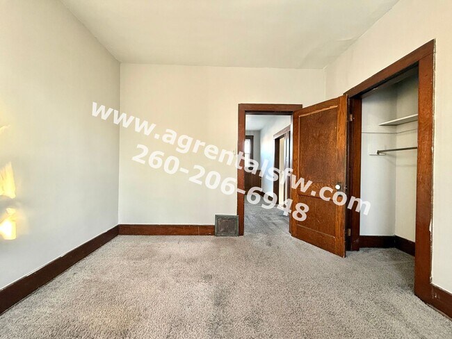 Building Photo - 907 Lincoln Ave