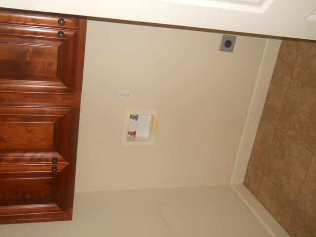 Building Photo - 3418RBarack