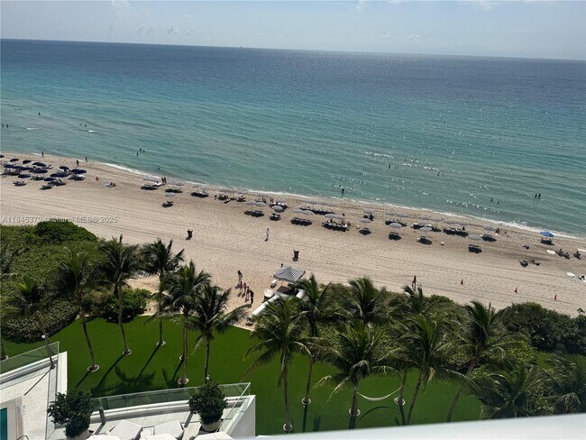 Building Photo - 17001 Collins Ave