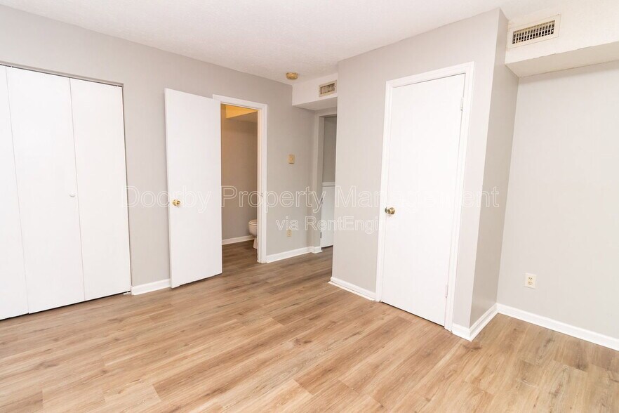 Building Photo - 7808 Holiday Hills Cir