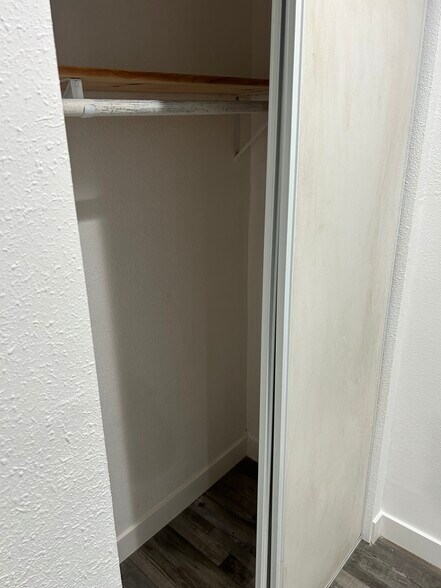 Building Photo - 4600 W 170th St