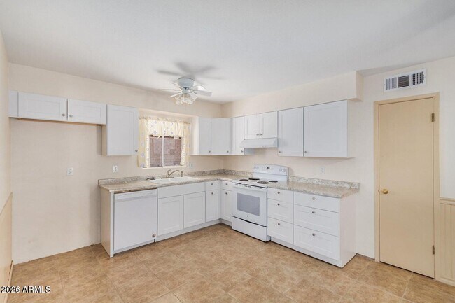 Building Photo - 1941 E Pegasus Dr